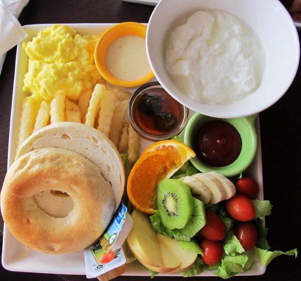 Brick磚塊：（台南。中西區美食）再訪『Brick磚塊』brunch & lounge bar。台南正興街。在酒吧吃早午餐。馬修嚴選優格。