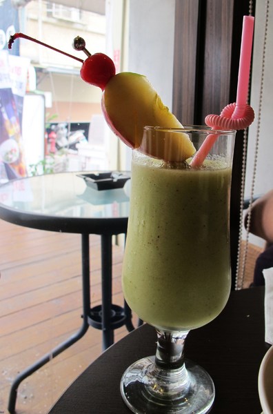 Brick磚塊：（台南。中西區美食）再訪『Brick磚塊』brunch & lounge bar。台南正興街。在酒吧吃早午餐。馬修嚴選優格。