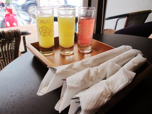 Brick磚塊：（台南。中西區美食）再訪『Brick磚塊』brunch & lounge bar。台南正興街。在酒吧吃早午餐。馬修嚴選優格。