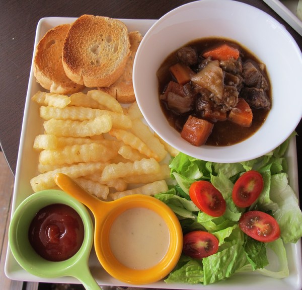 Brick磚塊：（台南。中西區美食）再訪『Brick磚塊』brunch & lounge bar。台南正興街。在酒吧吃早午餐。馬修嚴選優格。