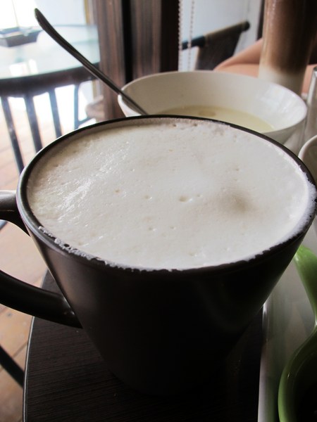 Brick磚塊：（台南。中西區美食）再訪『Brick磚塊』brunch & lounge bar。台南正興街。在酒吧吃早午餐。馬修嚴選優格。