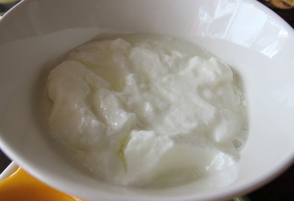 Brick磚塊：（台南。中西區美食）再訪『Brick磚塊』brunch & lounge bar。台南正興街。在酒吧吃早午餐。馬修嚴選優格。