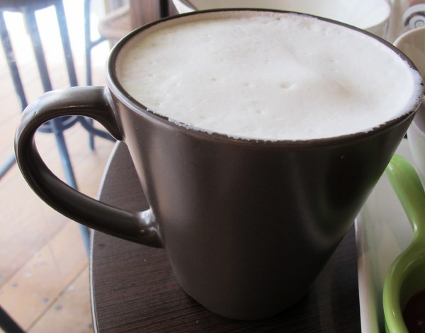 Brick磚塊：（台南。中西區美食）再訪『Brick磚塊』brunch & lounge bar。台南正興街。在酒吧吃早午餐。馬修嚴選優格。