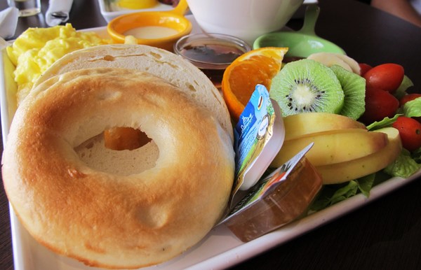 Brick磚塊：（台南。中西區美食）再訪『Brick磚塊』brunch & lounge bar。台南正興街。在酒吧吃早午餐。馬修嚴選優格。