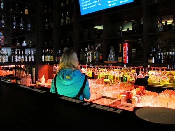 Brick磚塊：（台南。中西區美食）再訪『Brick磚塊』brunch & lounge bar。台南正興街。在酒吧吃早午餐。馬修嚴選優格。