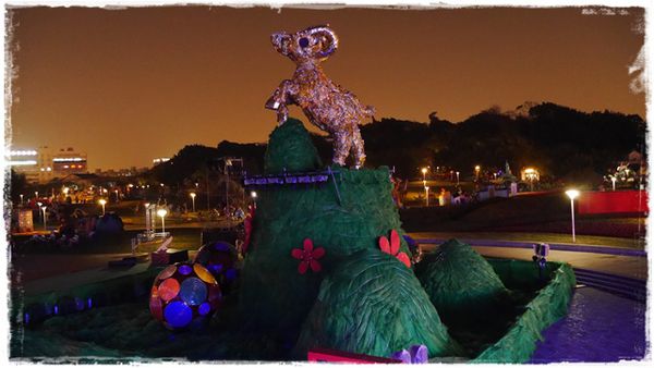 水晶情人橋：【台北◍•ᴗ•◍中山】景點・水晶情人橋・台北燈節✯捷運圓山站浪漫景點「愛．擁抱燈海」｜跨於夜空的浪漫銀河