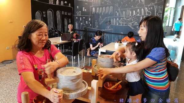 紅頂穀創文創樂園(Red Barn Factory&Tours)：[邀約][高雄][景點]馬玉山紅頂穀創~親子同遊新樂園