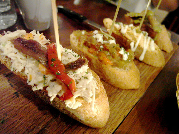 PS TAPAS 西班牙餐酒館:【忠孝敦化】PS TAPAS西班牙餐酒館。迷人的西班牙蒜味蝦