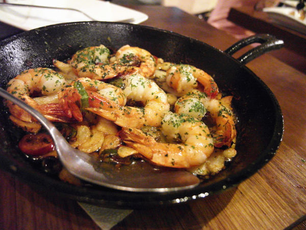 PS TAPAS 西班牙餐酒館:【忠孝敦化】PS TAPAS西班牙餐酒館。迷人的西班牙蒜味蝦