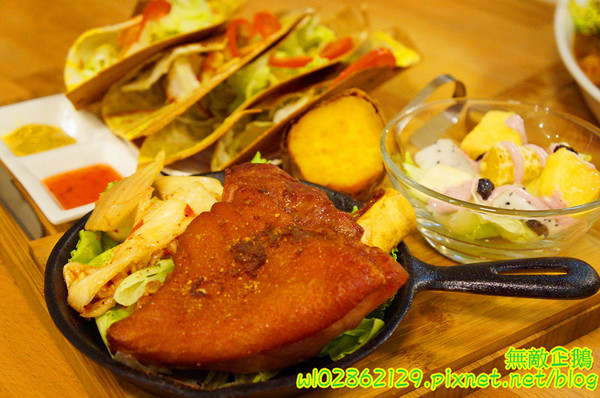 Relax.brunch 輕鬆點早午餐：【台南-東區】鐵鍋煎餅x青醬蛋包飯...超萌雪人聖代登場!!《Relax.brunch 輕鬆點早午餐》