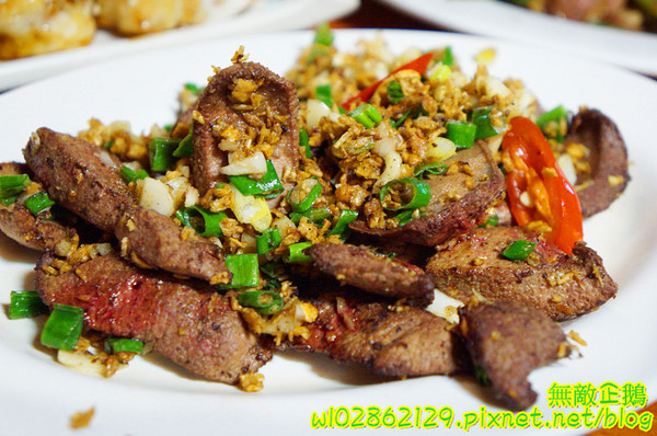 騷烤家(前鋒總店)：【台南-東區】燒烤x鍋物x小酌...堅持用木炭烤食材~《騷烤家》