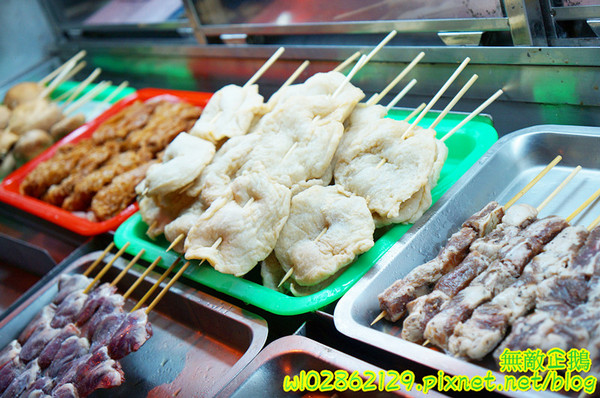 騷烤家(前鋒總店)：【台南-東區】燒烤x鍋物x小酌...堅持用木炭烤食材~《騷烤家》