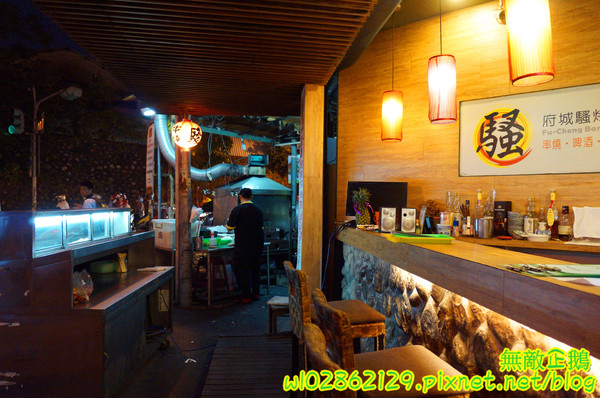 騷烤家(前鋒總店)：【台南-東區】燒烤x鍋物x小酌...堅持用木炭烤食材~《騷烤家》