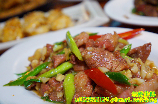 騷烤家(前鋒總店)：【台南-東區】燒烤x鍋物x小酌...堅持用木炭烤食材~《騷烤家》