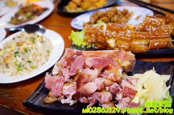 騷烤家(前鋒總店)：【台南-東區】燒烤x鍋物x小酌...堅持用木炭烤食材~《騷烤家》