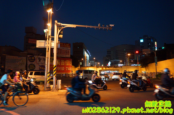 騷烤家(前鋒總店)：【台南-東區】燒烤x鍋物x小酌...堅持用木炭烤食材~《騷烤家》