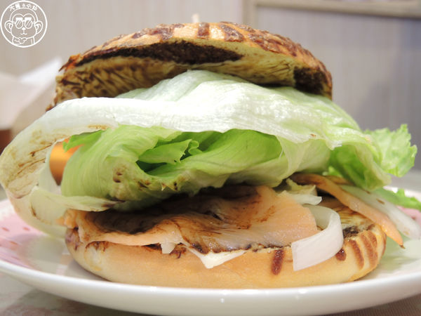 晴空貓窩：呷飽祙【新竹･晴空貓窩】又一喵星人陪伴用餐咖啡廳