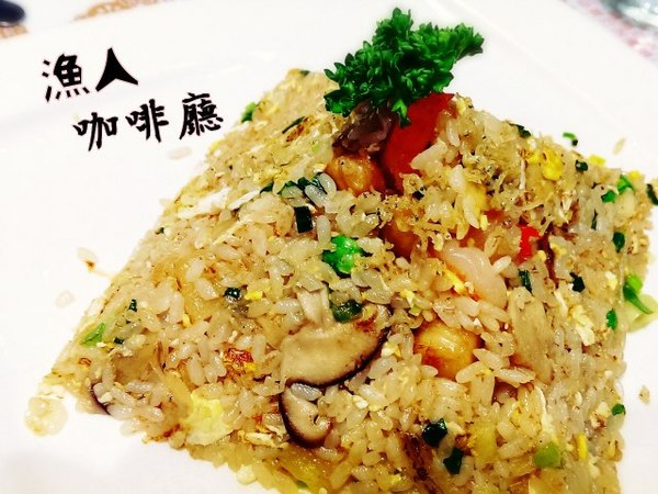 漁人咖啡簡餐:《淡水》漁人咖啡廳│創意金字塔南洋風味炒飯~平價觀海咖啡廳@淡水站