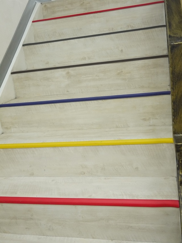 彩虹猫冰屋：食。北市捷運松山站。Boss當家的彩虹猫 炸物、鬆餅、冰品 烏龍麵通通有!!