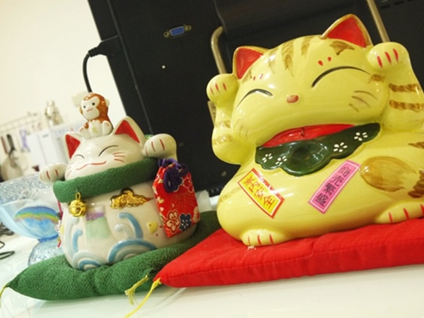 彩虹猫冰屋：食。北市捷運松山站。Boss當家的彩虹猫 炸物、鬆餅、冰品 烏龍麵通通有!!