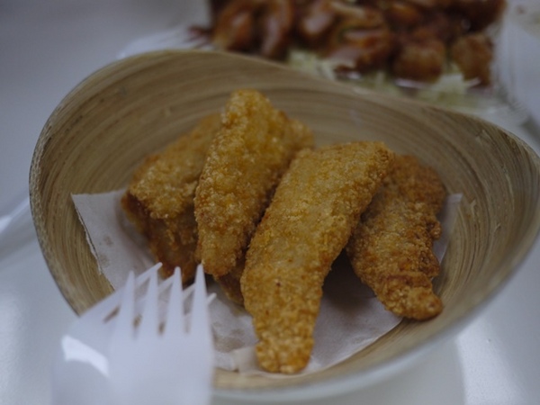 彩虹猫冰屋：食。北市捷運松山站。Boss當家的彩虹猫 炸物、鬆餅、冰品 烏龍麵通通有!!