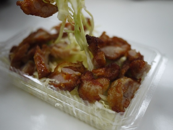 彩虹猫冰屋：食。北市捷運松山站。Boss當家的彩虹猫 炸物、鬆餅、冰品 烏龍麵通通有!!