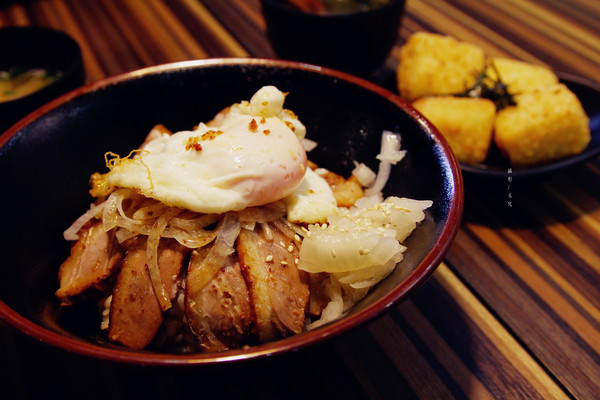 燒肉丼販:【台北市大安區。平價丼販】燒肉丼販 近忠孝敦化捷運站 東區平價自動點餐機丼販
