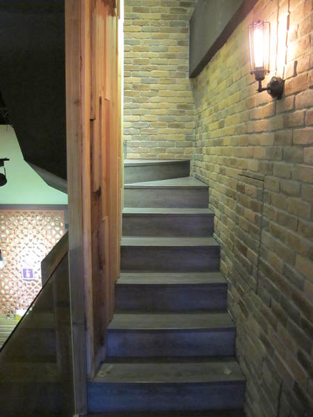 燒肉丼販：(胖樺食記)台北公館燒肉丼販。日式販賣機購買餐券再領食物。有趣道地餐點表現佳。