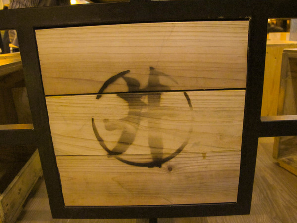 燒肉丼販：(胖樺食記)台北公館燒肉丼販。日式販賣機購買餐券再領食物。有趣道地餐點表現佳。