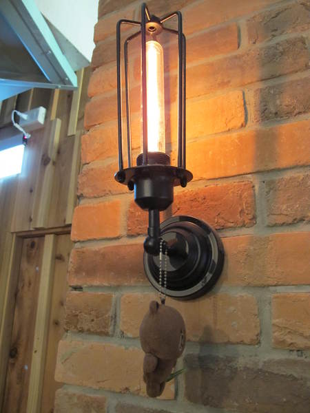 燒肉丼販：(胖樺食記)台北公館燒肉丼販。日式販賣機購買餐券再領食物。有趣道地餐點表現佳。