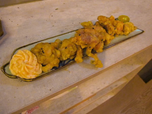 燒肉丼販：(胖樺食記)台北公館燒肉丼販。日式販賣機購買餐券再領食物。有趣道地餐點表現佳。