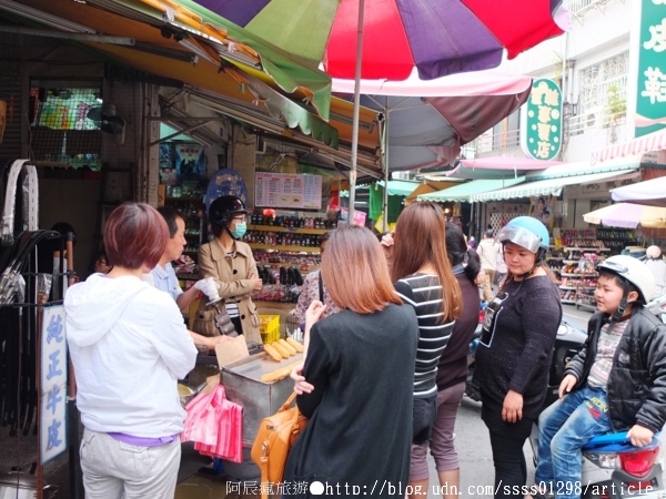 中央市場圓環太空棒攤:【美食特搜。屏東市】中央市場圓環太空棒攤。超便宜鑽石級小品點心 沒店名招牌 低調熱賣28年