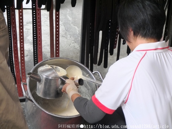 中央市場圓環太空棒攤:【美食特搜。屏東市】中央市場圓環太空棒攤。超便宜鑽石級小品點心 沒店名招牌 低調熱賣28年