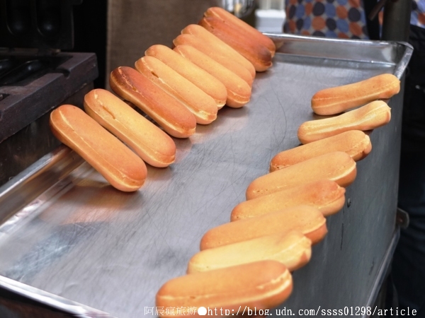 中央市場圓環太空棒攤:【美食特搜。屏東市】中央市場圓環太空棒攤。超便宜鑽石級小品點心 沒店名招牌 低調熱賣28年