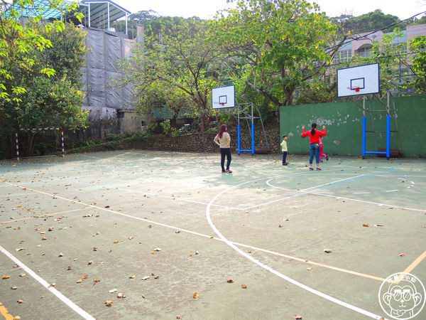 米倉國小：作伙來企投【新北八里･米倉國小】樹屋溜滑梯太好玩啦