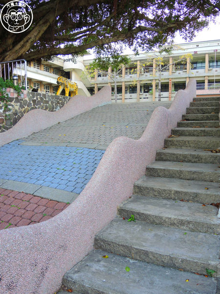 米倉國小：作伙來企投【新北八里･米倉國小】樹屋溜滑梯太好玩啦