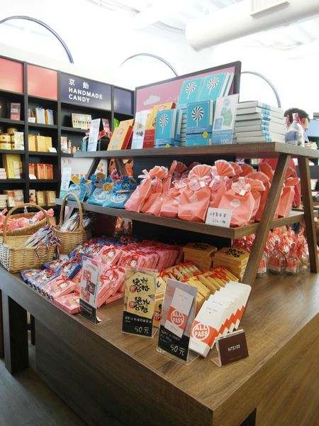 菓風巧克力工坊：【雲林】菓風巧克力工房，踏青／親子玩耍／買點心。有好多巧克力和糖果在這裡！