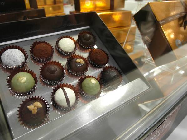 菓風巧克力工坊：【雲林】菓風巧克力工房，踏青／親子玩耍／買點心。有好多巧克力和糖果在這裡！