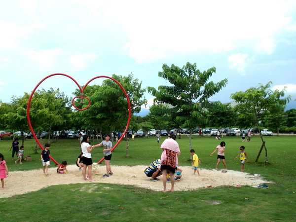 菓風巧克力工坊：【雲林】菓風巧克力工房，踏青／親子玩耍／買點心。有好多巧克力和糖果在這裡！