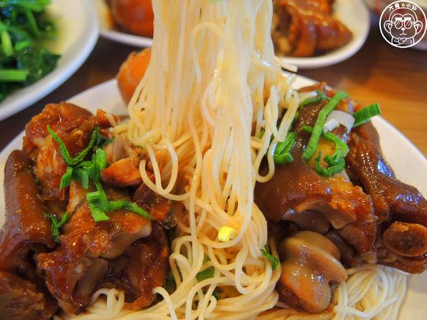 壹等品『霸王豬腳』:呷飽祙【桃園中壢・壹等品霸王豬腳】日賣千份的古早味豬腳