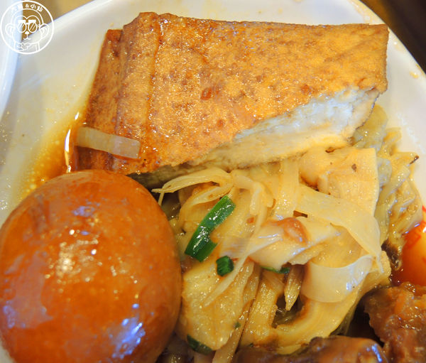 壹等品『霸王豬腳』:呷飽祙【桃園中壢・壹等品霸王豬腳】日賣千份的古早味豬腳