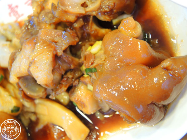 壹等品『霸王豬腳』:呷飽祙【桃園中壢・壹等品霸王豬腳】日賣千份的古早味豬腳