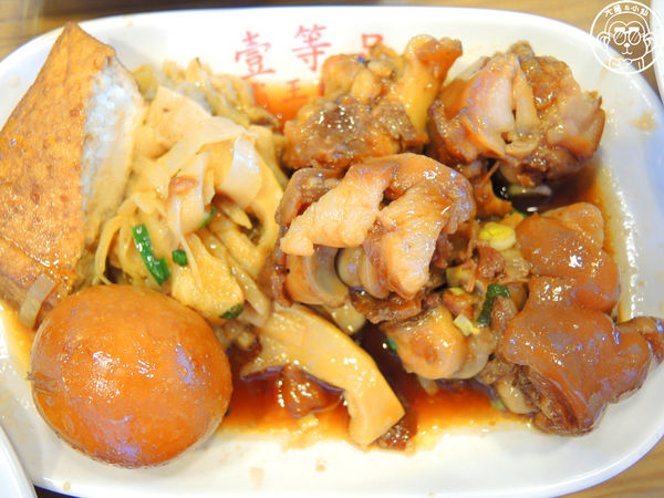 壹等品『霸王豬腳』:呷飽祙【桃園中壢・壹等品霸王豬腳】日賣千份的古早味豬腳