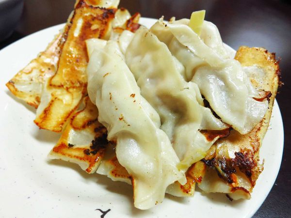 【中和美食】香珍鍋貼水餃專賣店-酥脆外皮的鍋貼