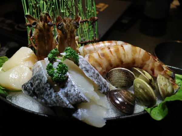 富呷一方:【台北美食】富呷一方:蒸、涮、燜、燒,一鍋四吃超特別@南京復興站