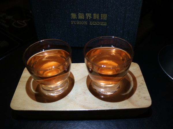 富呷一方:【台北美食】富呷一方:蒸、涮、燜、燒,一鍋四吃超特別@南京復興站