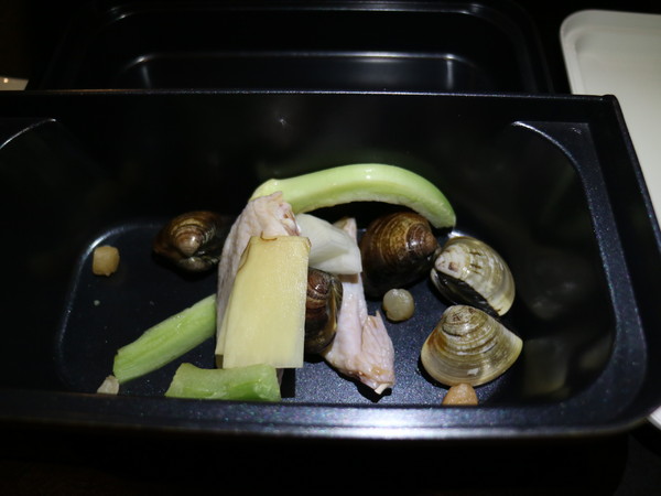 富呷一方:【台北美食】富呷一方:蒸、涮、燜、燒,一鍋四吃超特別@南京復興站