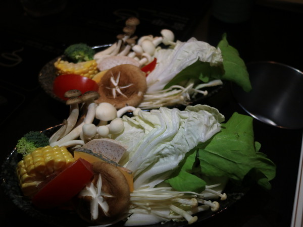 富呷一方:【台北美食】富呷一方:蒸、涮、燜、燒,一鍋四吃超特別@南京復興站