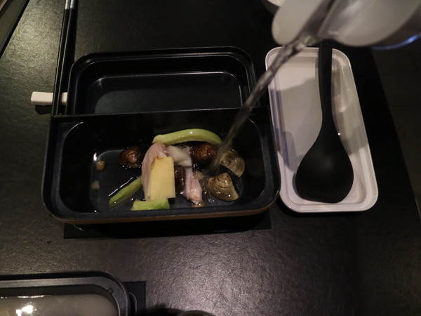 富呷一方:【台北美食】富呷一方:蒸、涮、燜、燒,一鍋四吃超特別@南京復興站