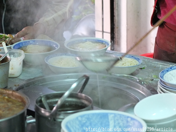 韋家乾麵：【美食特搜。台南東區】韋家乾麵。大導演李安最愛吃的巷子口乾麵